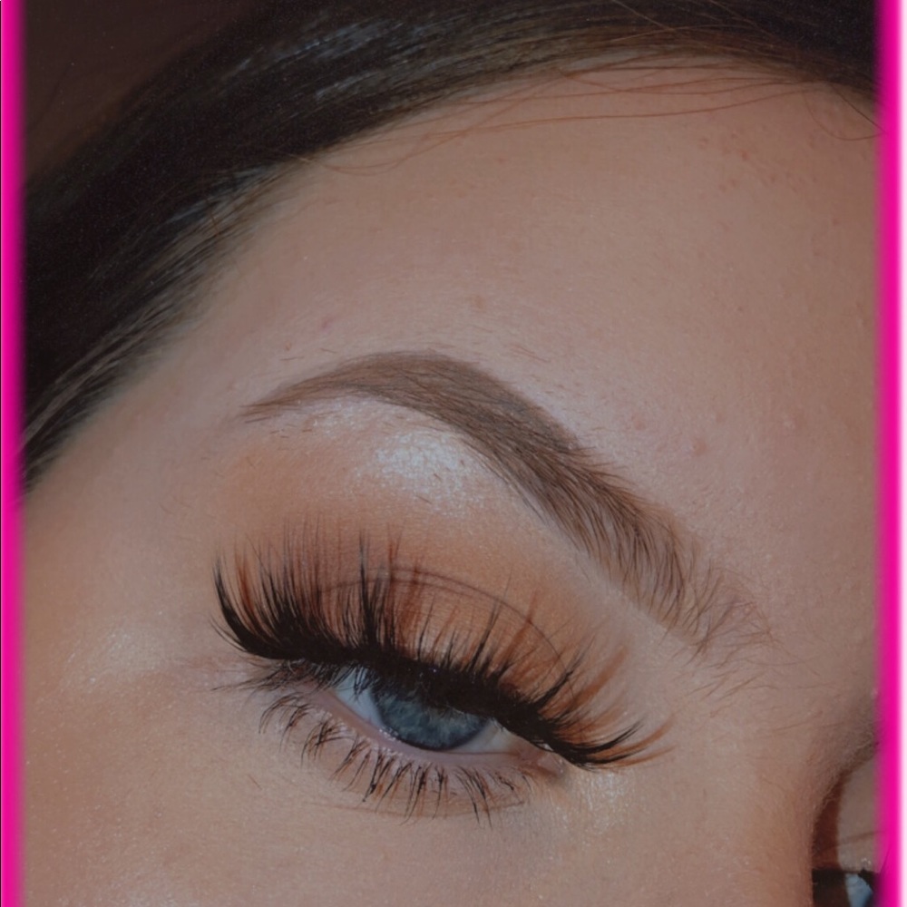 “CHARM” 3D LASHES 🔥 - Picture 2 of 4